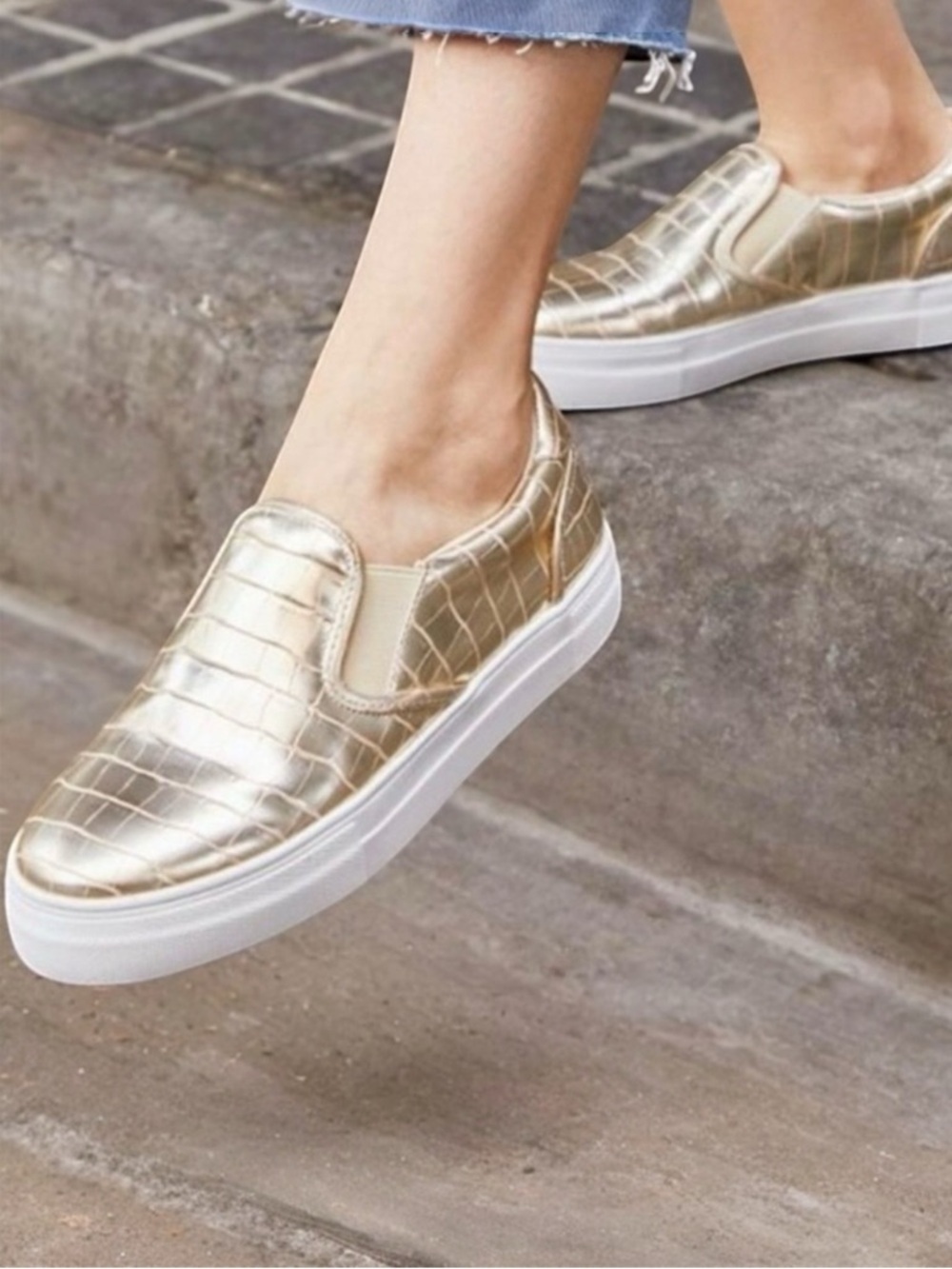 JustFab Croc Embossed Metallic Gold Slip-On Loafers Shoes New Size 9